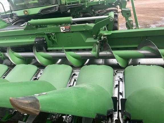 Image of John Deere C12F equipment image 4