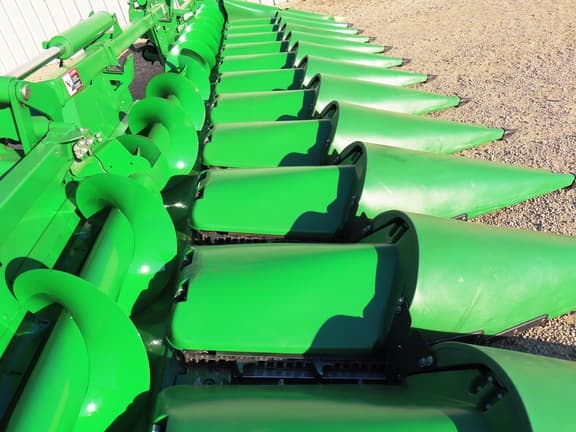 Image of John Deere C12F equipment image 3