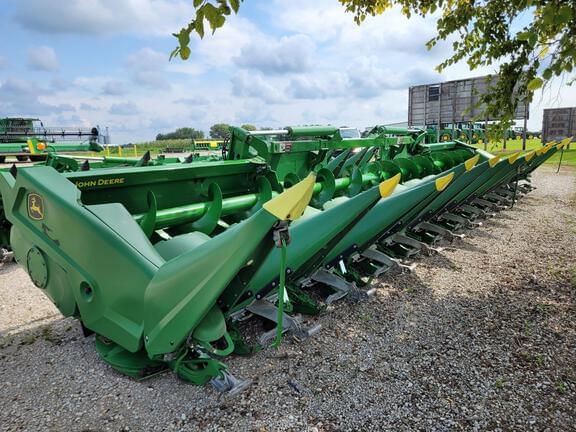 Image of John Deere C12F equipment image 4