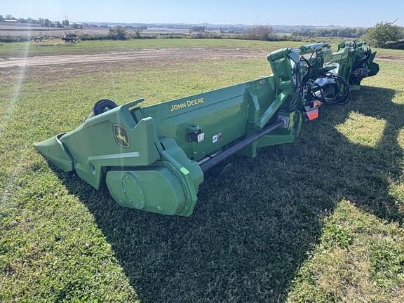Image of John Deere C12F equipment image 3