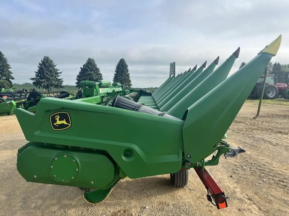 Image of John Deere C12F equipment image 1