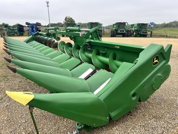Image of John Deere C12F equipment image 1
