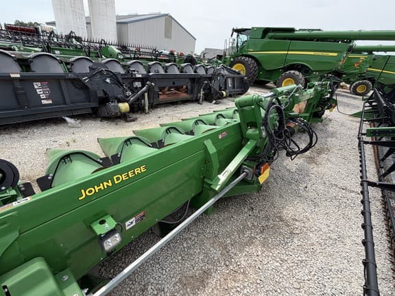 Image of John Deere C12F equipment image 2