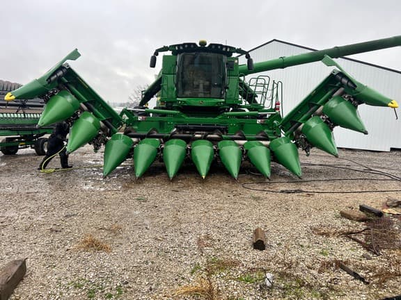 Image of John Deere C12F Primary image