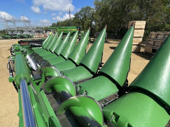 Image of John Deere C12F equipment image 4