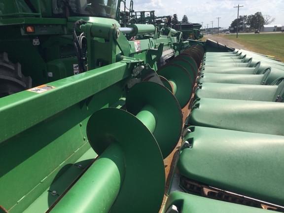 Image of John Deere C12F equipment image 3