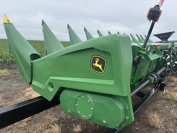 Image of John Deere C12R Primary image