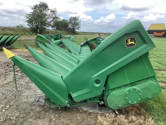 Image of John Deere C12R equipment image 3