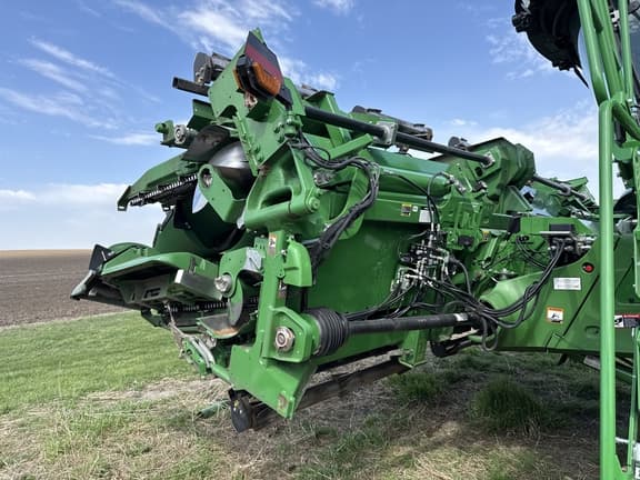 Image of John Deere C16F equipment image 4