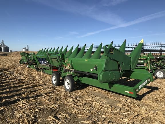 Image of John Deere C16F equipment image 3
