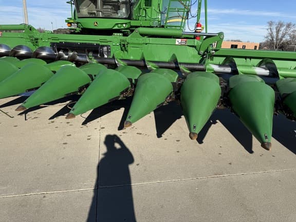 Image of John Deere C16F equipment image 2