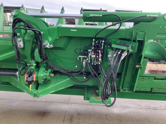 Image of John Deere C18F equipment image 4
