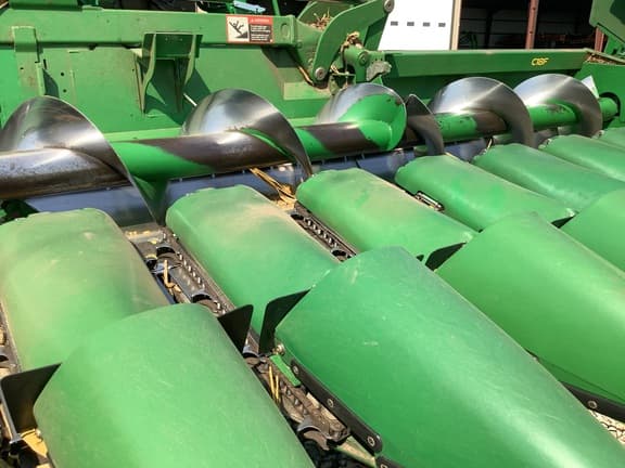 Image of John Deere C18F equipment image 3