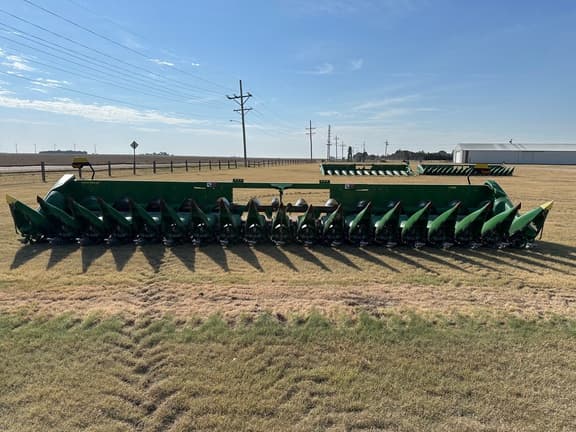 Image of John Deere C18R equipment image 4