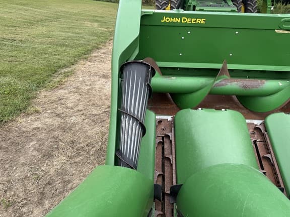 Image of John Deere C8R equipment image 4