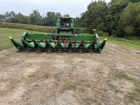 2022 John Deere C8R Equipment Image0