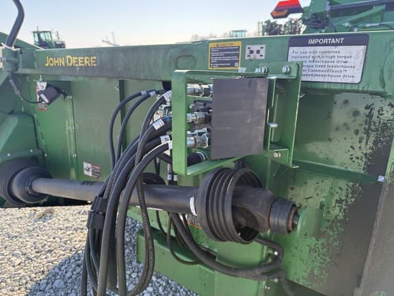 Image of John Deere C8R equipment image 4