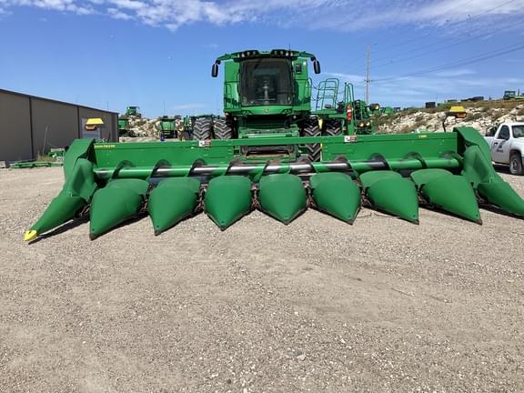 Image of John Deere C8R equipment image 4