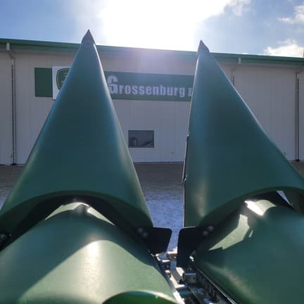 Image of John Deere C8R equipment image 2