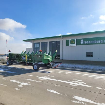 2022 John Deere C8R Equipment Image0