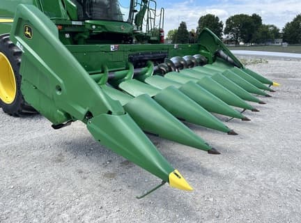 Image of John Deere C8R equipment image 1