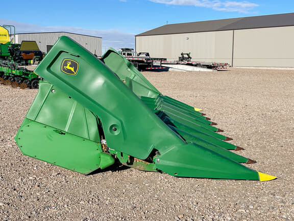 Image of John Deere C8R equipment image 3