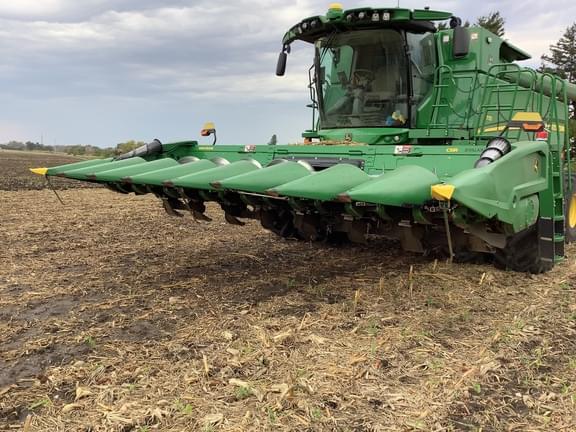 Image of John Deere C8R equipment image 2