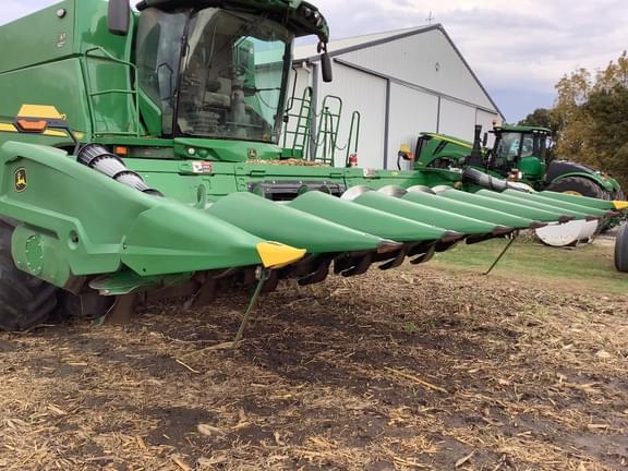 Image of John Deere C8R equipment image 1