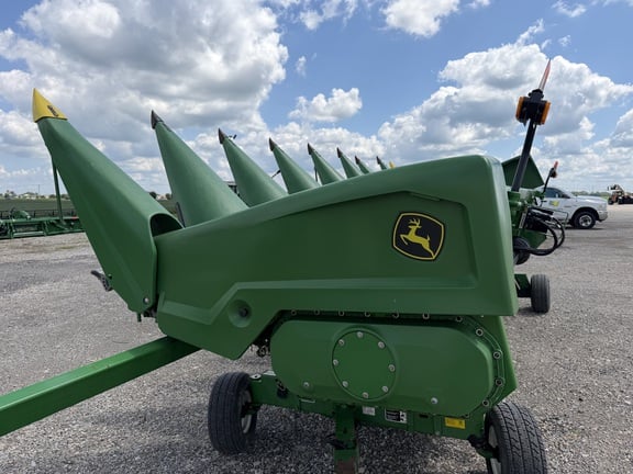 2022 John Deere C8R Equipment Image0