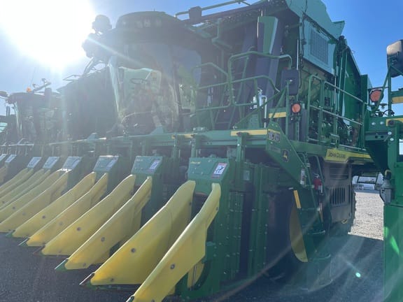 2022 John Deere CP770 Equipment Image0