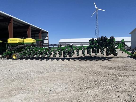 Image of John Deere DB120 equipment image 2
