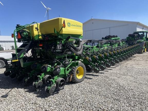 Image of John Deere DB120 equipment image 4