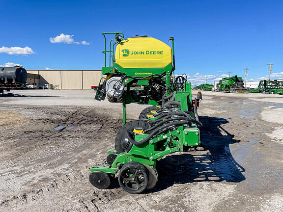 Image of John Deere DR12X equipment image 3