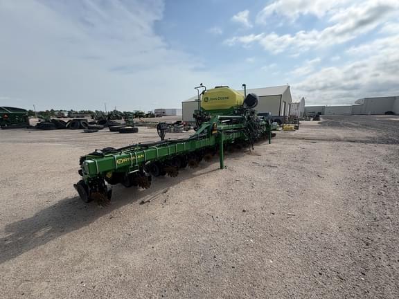 Image of John Deere DR16X equipment image 4