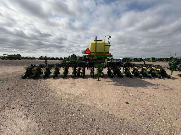 Image of John Deere DR16X equipment image 2