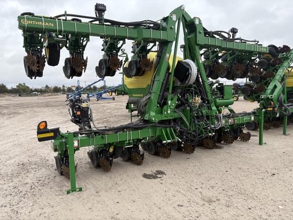 Image of John Deere DR16X equipment image 1
