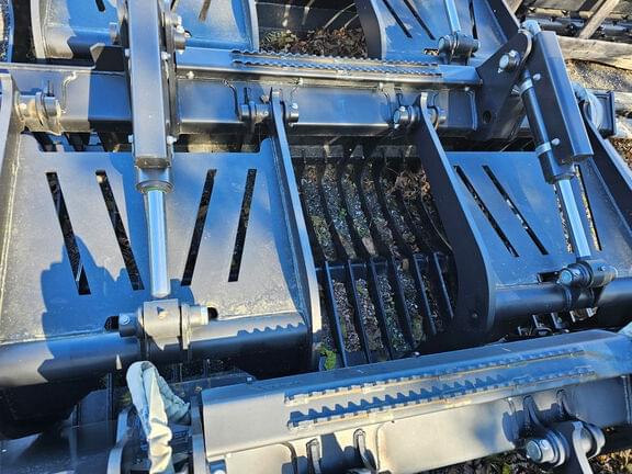 Image of John Deere GR84B equipment image 4