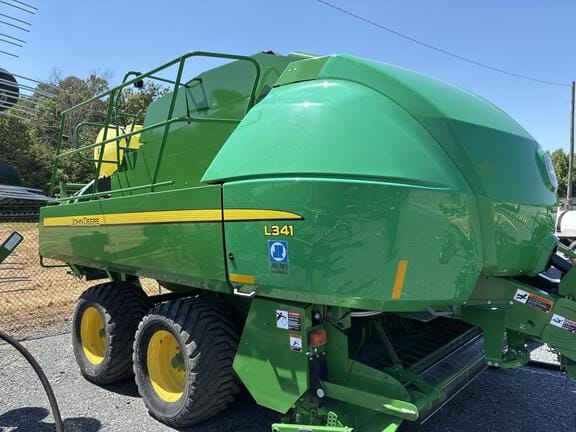 2022 John Deere L341 Equipment Image0