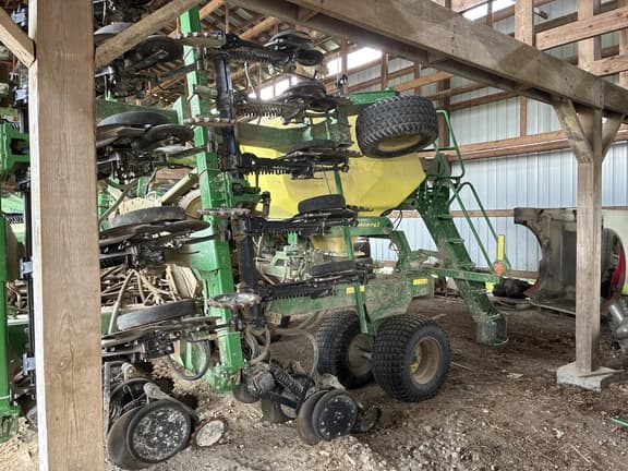 Image of John Deere N530C equipment image 3
