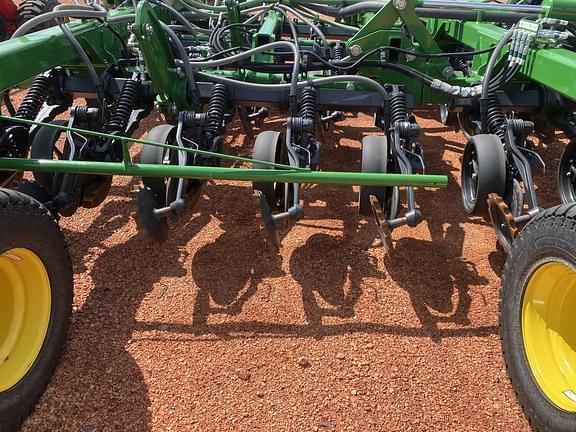Image of John Deere N560F equipment image 2