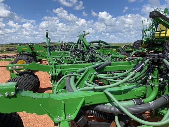 Image of John Deere N560F equipment image 3