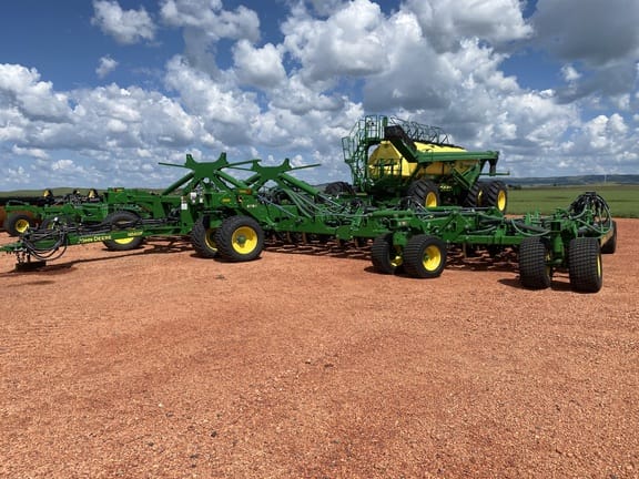 2022 John Deere N560F Equipment Image0