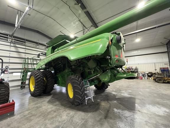 Image of John Deere S760 equipment image 1