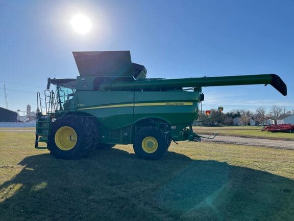 Image of John Deere S770 equipment image 1
