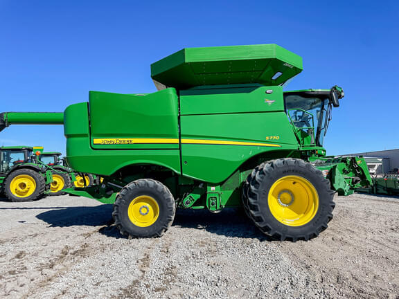 Image of John Deere S770 equipment image 3