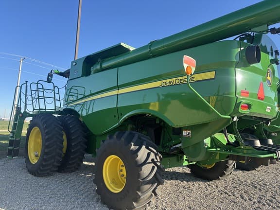 Image of John Deere S770 equipment image 4