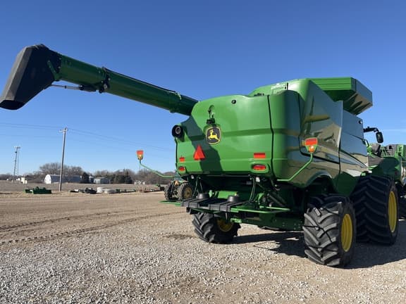 Image of John Deere S770 equipment image 2