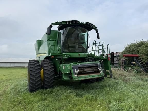 Image of John Deere S780 equipment image 1