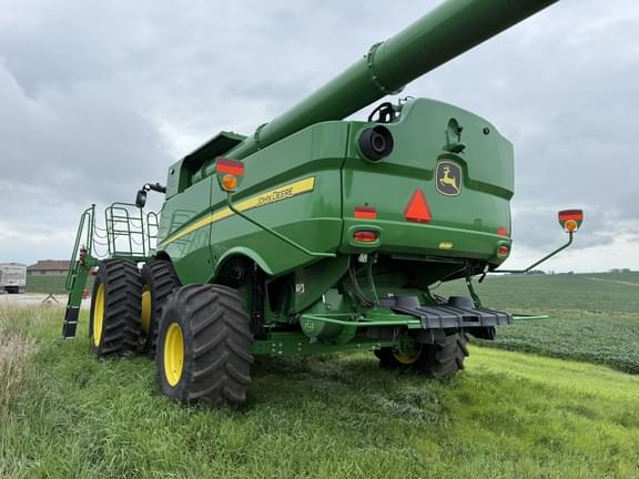 Image of John Deere S780 equipment image 2