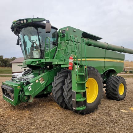 Image of John Deere S780 equipment image 2